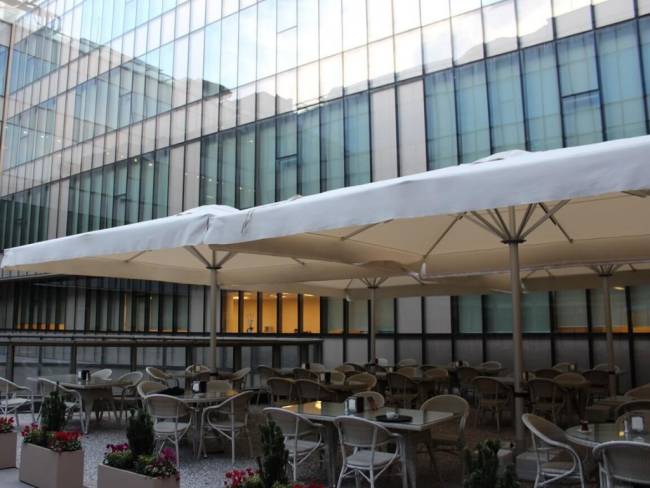 Зонт профессиональный 4х4 м Mega Telescopic серебристый, светлый беж 4000х4000 мм Зонт профессиональный 4х4 м Mega Telescopic серебристый, светлый беж 4000х4000 мм