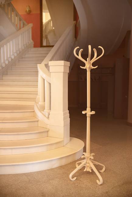 Вешалка напольная В 10Н белый ясень