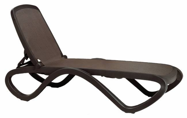 Шезлонг-лежак пластиковый со столиком Omega Pop кофе